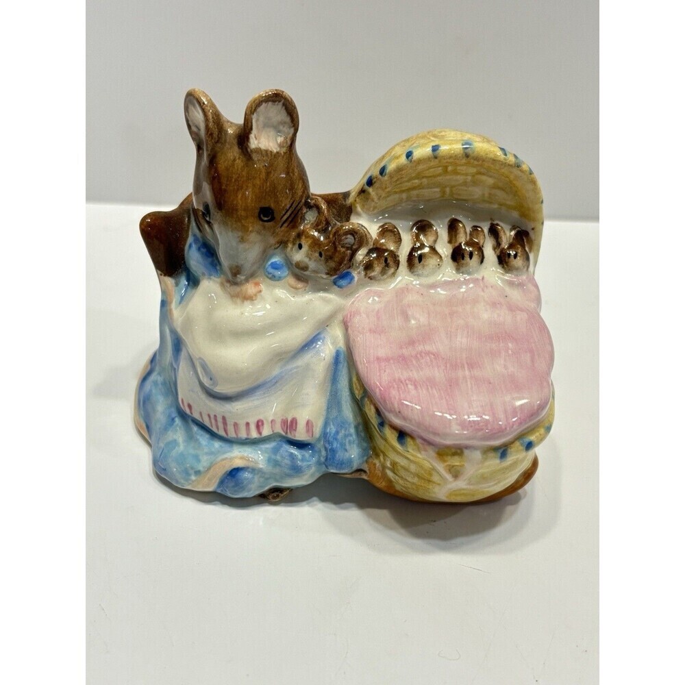 Vtg Beatrix Potter Beswick “HUNCA MUNCA” Ceramic Mouse w Babies England Signed